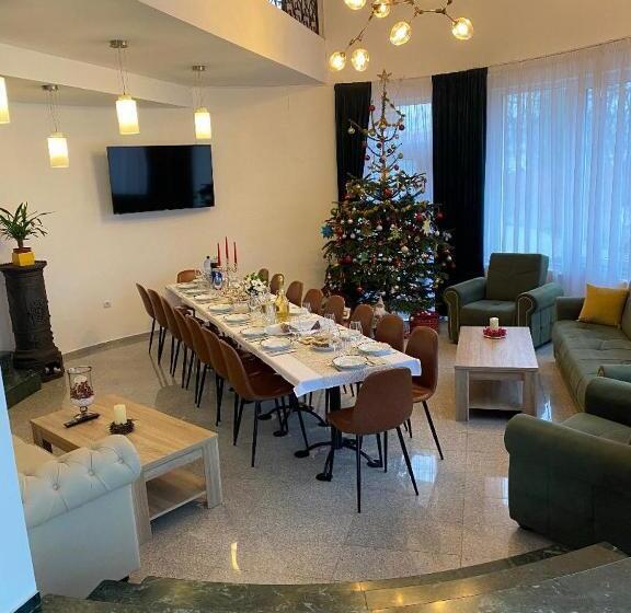 بنسيون Budux Delux Vila