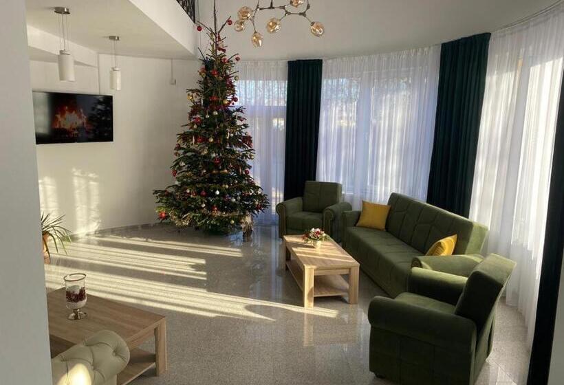 بنسيون Budux Delux Vila