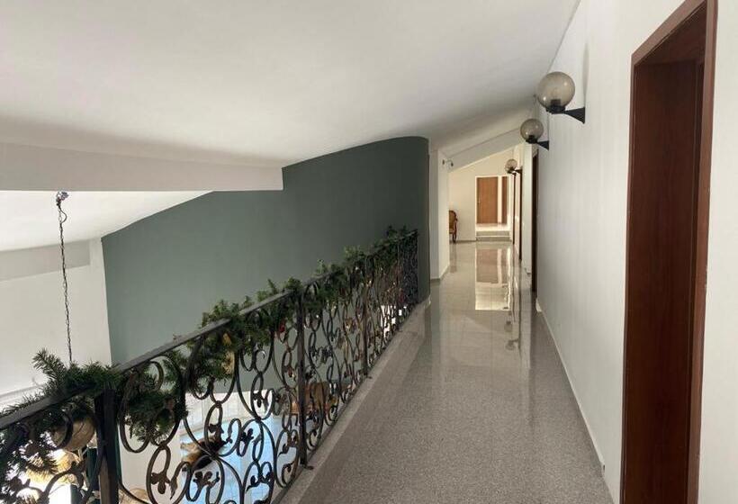 بنسيون Budux Delux Vila