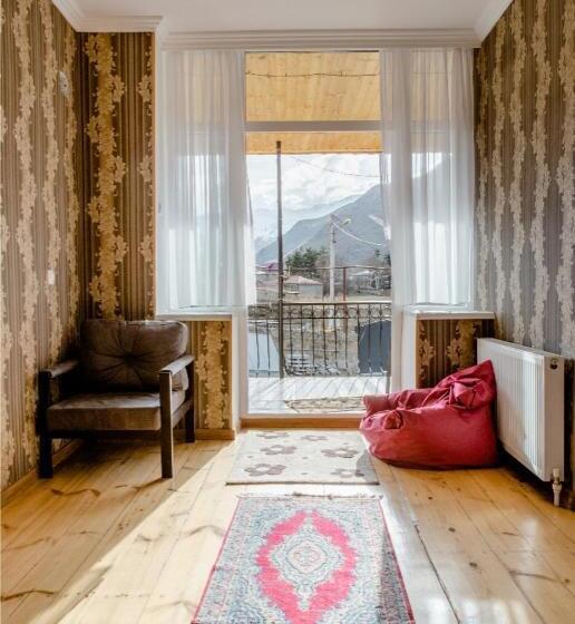 ペンション Cozy Hotel Kazbegi