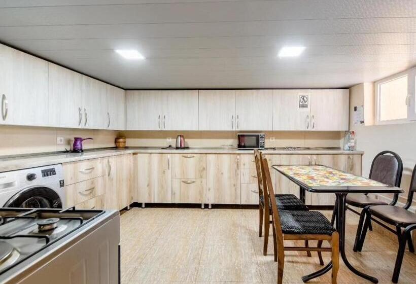 ペンション Cozy Hotel Kazbegi