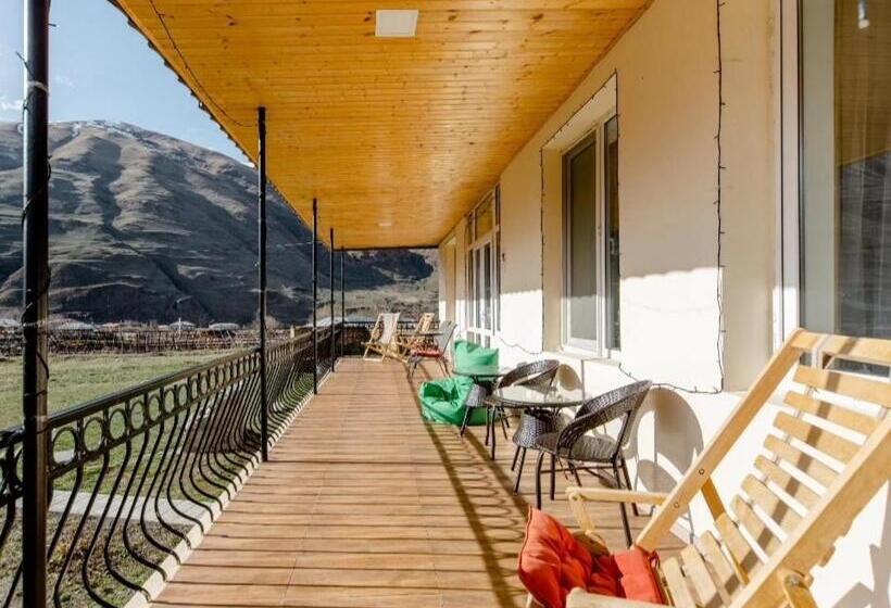 ペンション Cozy Hotel Kazbegi