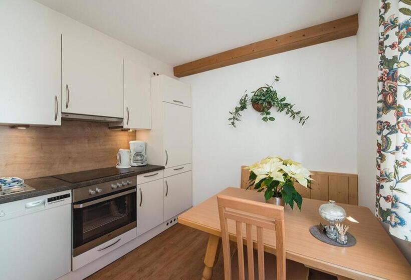 פנסיון Haus Moostal