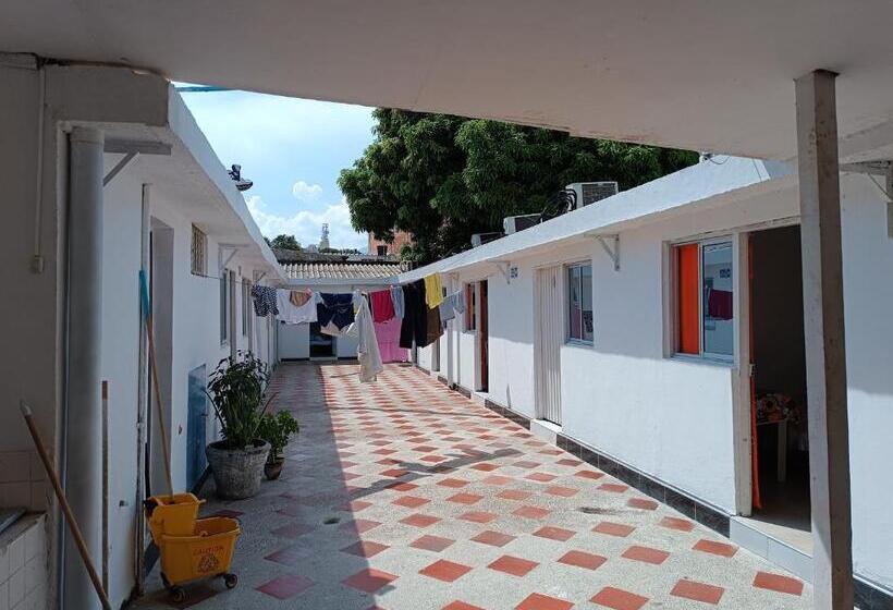 Пансион Hostal Kenndy