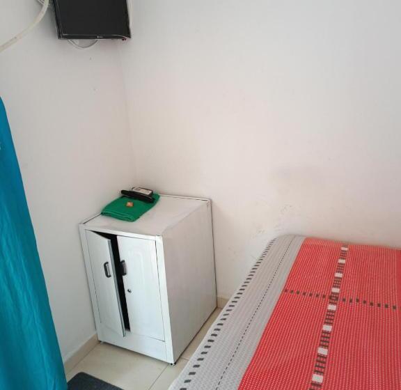 Пансион Hostal Kenndy