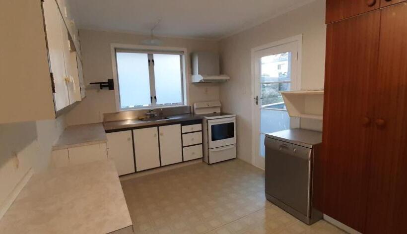 פנסיון Lioness Estate And B&b   Auckland