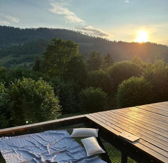 پانسیون Mirest   котеджі в горах із чаном джакузі