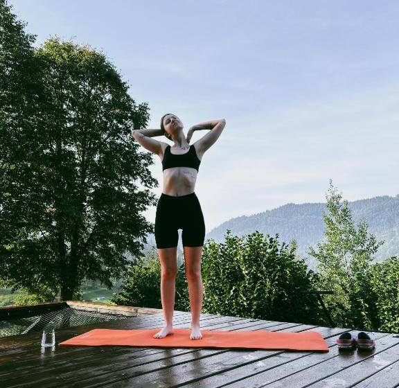 پانسیون Mirest   котеджі в горах із чаном джакузі