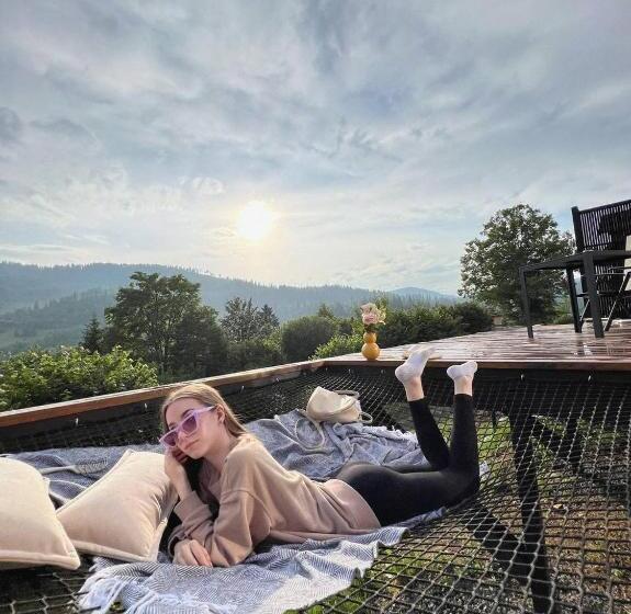 پانسیون Mirest   котеджі в горах із чаном джакузі