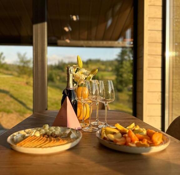 پانسیون Mirest   котеджі в горах із чаном джакузі