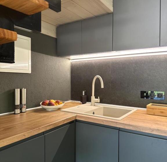 پانسیون Mirest   котеджі в горах із чаном джакузі