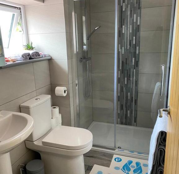 Пансион The Moores Castle Holiday Suites