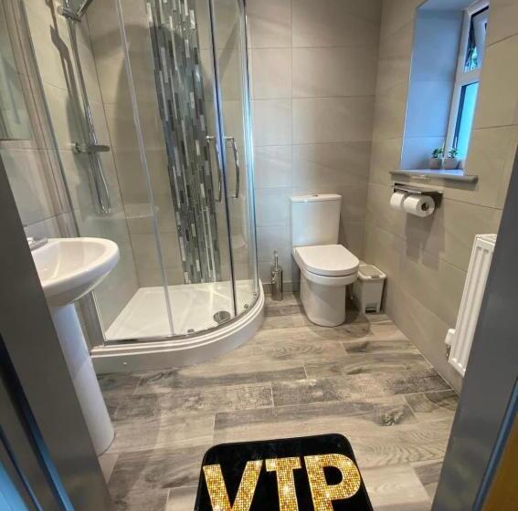 Пансион The Moores Castle Holiday Suites