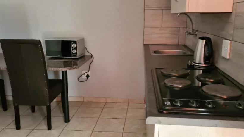 פנסיון Moy Invest Holdings Bohlale