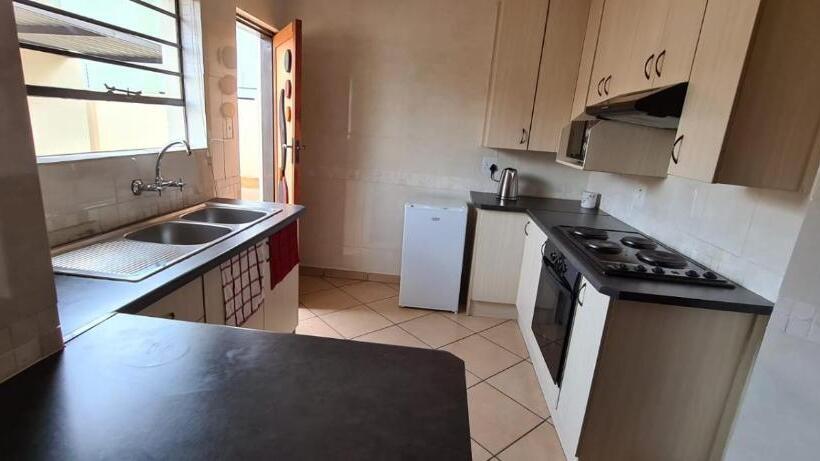 פנסיון Moy Invest Holdings Bohlale