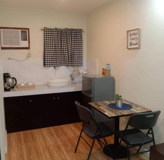 פנסיון Point Gate Inn