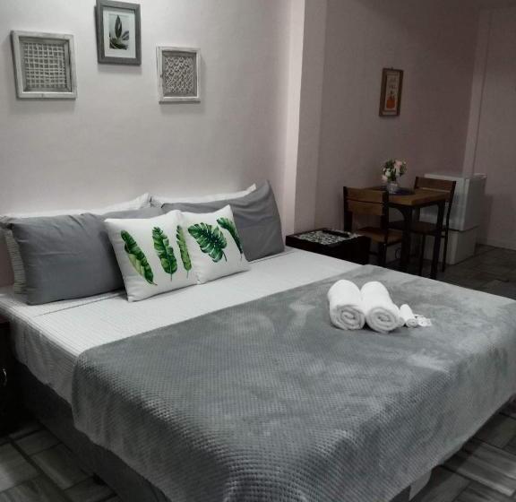 פנסיון Point Gate Inn