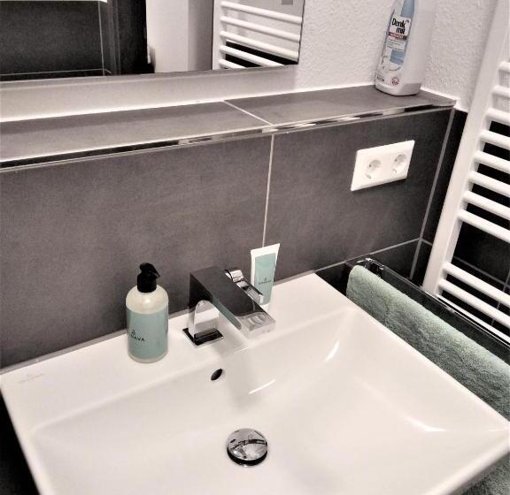 پانسیون Sroom Stuttgart Flughafen Messe