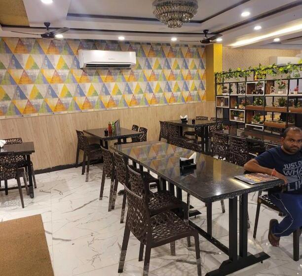 Отель Pop 89210  Sagar