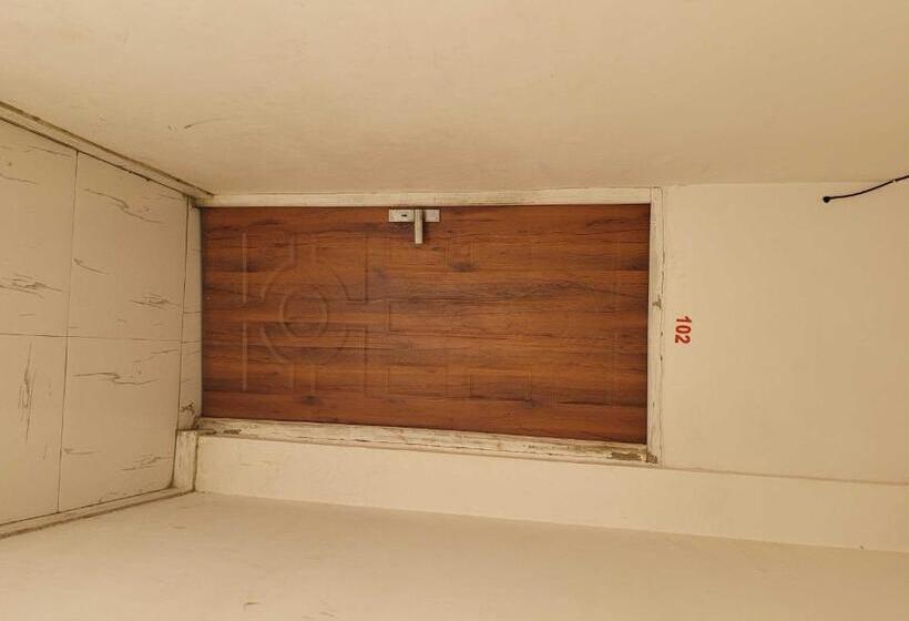 Отель Pop 89210  Sagar