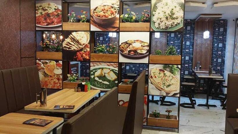 Отель Pop 89210  Sagar