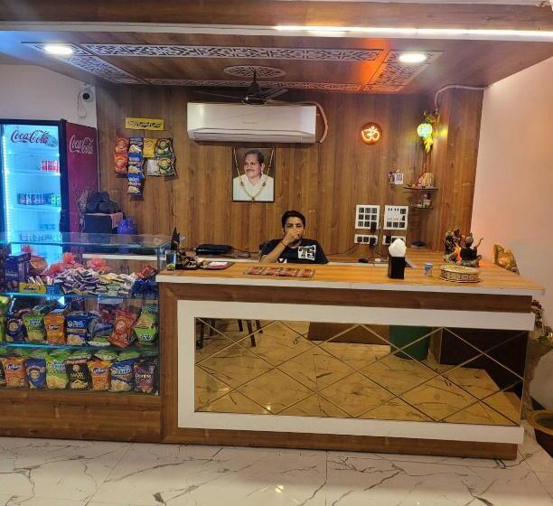 Отель Pop 89210  Sagar