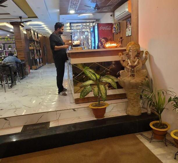 Отель Pop 89210  Sagar