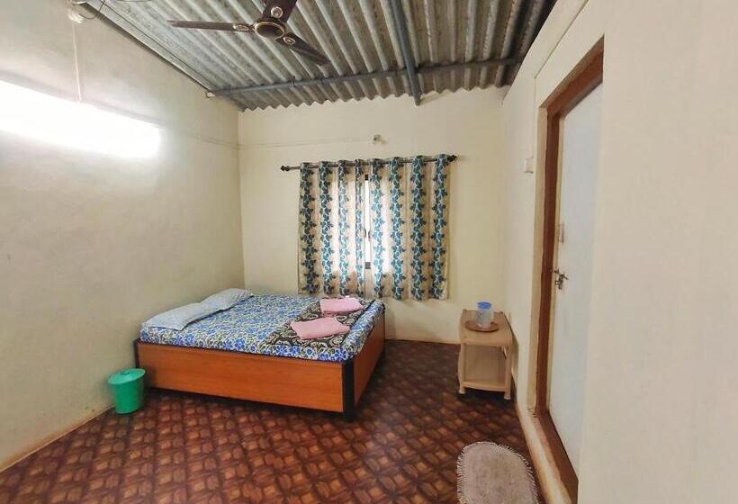 منتجع A Latent Farm Stay