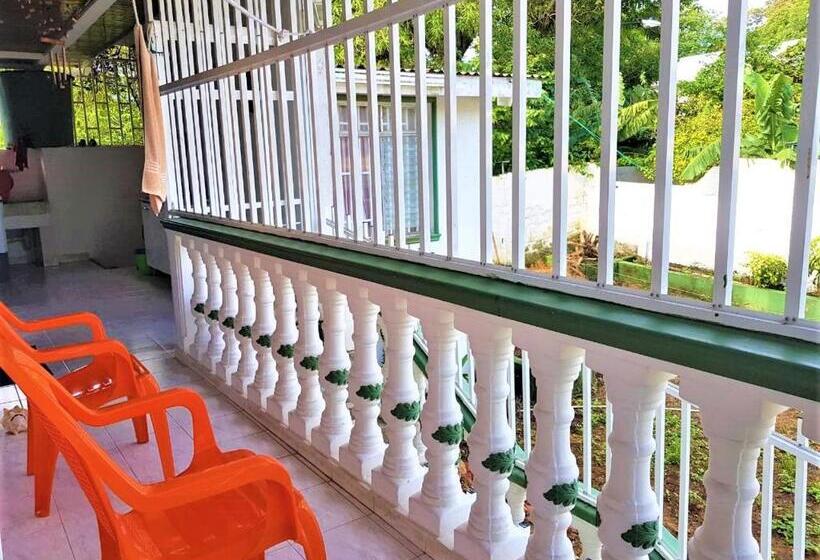 הוסטל Alojamientos Turísticos Shalain