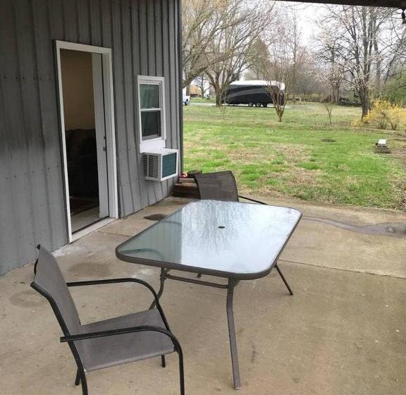 فندق صغير Cozy Room Near Downtown Hendersonville