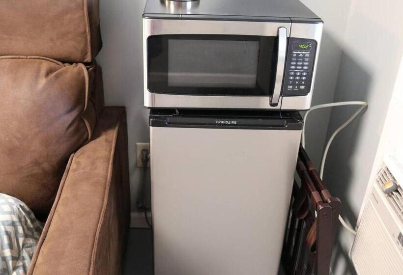 فندق صغير Cozy Room Near Downtown Hendersonville