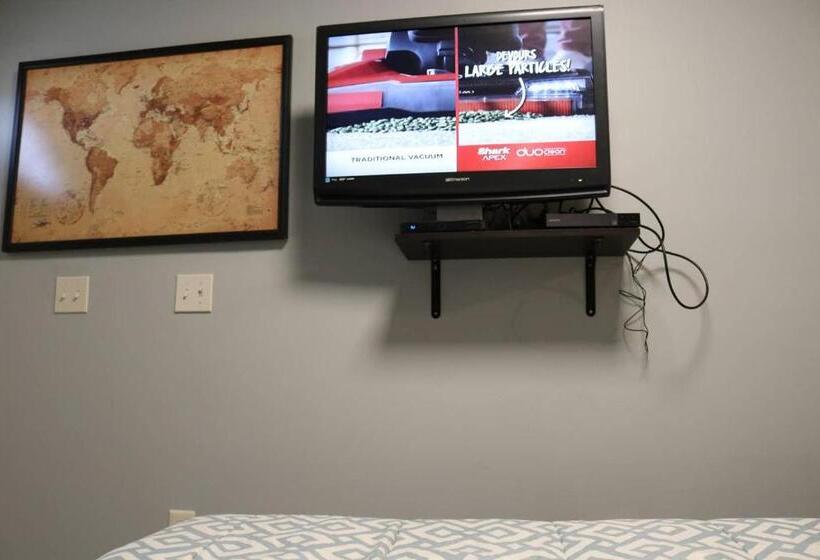 فندق صغير Cozy Room Near Downtown Hendersonville