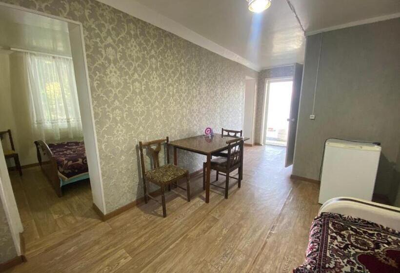 فندق صغير Ishkhan Resort/beach