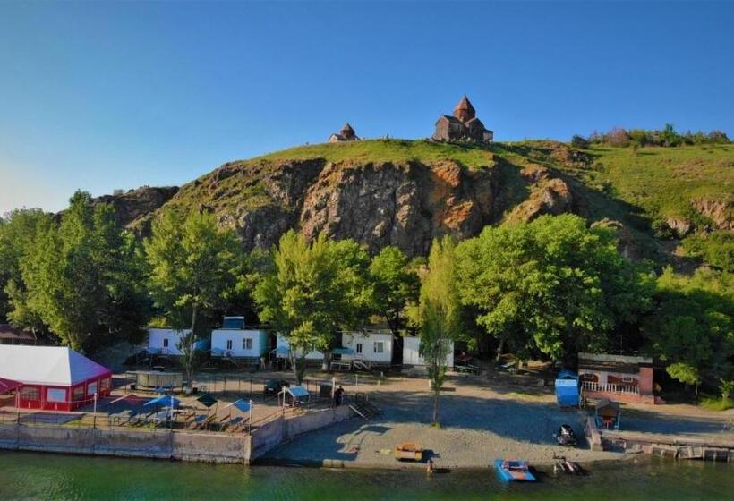 فندق صغير Ishkhan Resort/beach