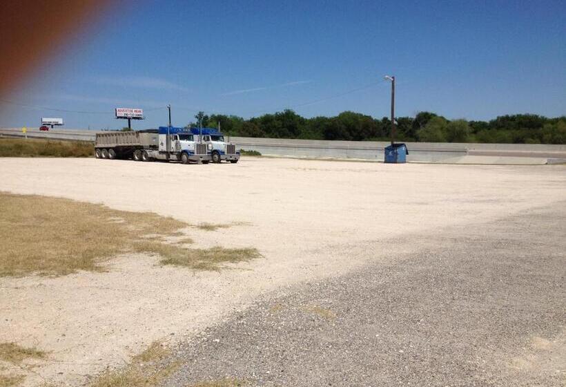 Общежитие Luxury Inn