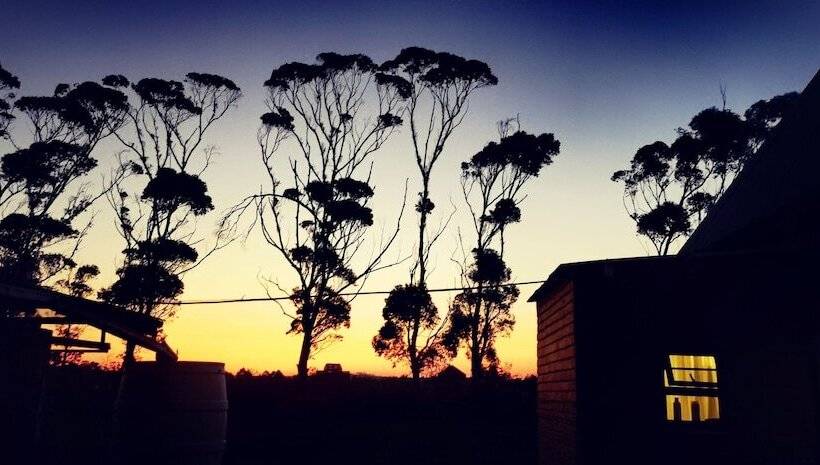 הוסטל Moonsong Accommodation & Camping