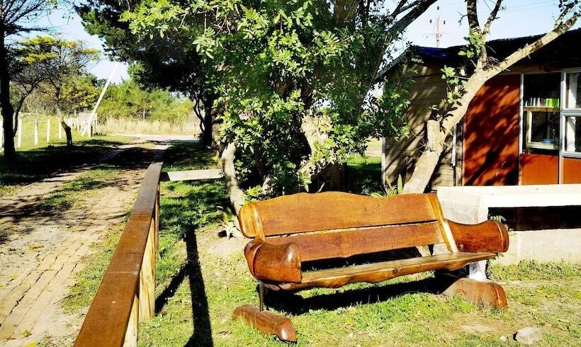 הוסטל Moonsong Accommodation & Camping