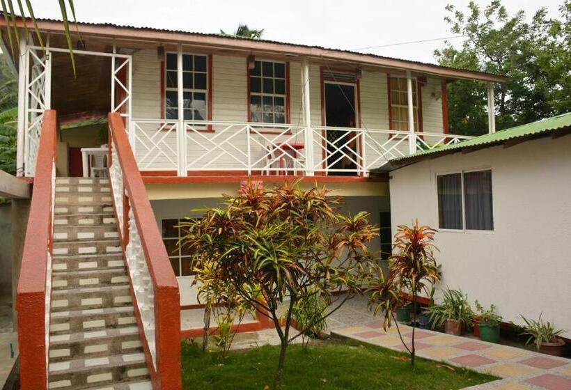 הוסטל Posada Valerie