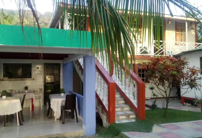 הוסטל Posada Valerie