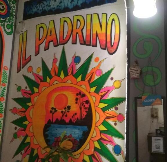 فندق صغير Topaz Backpackers