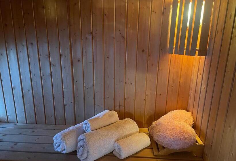 ベッドアンドブレックファースト Chalet Free Sauna & Spa Superking Bed