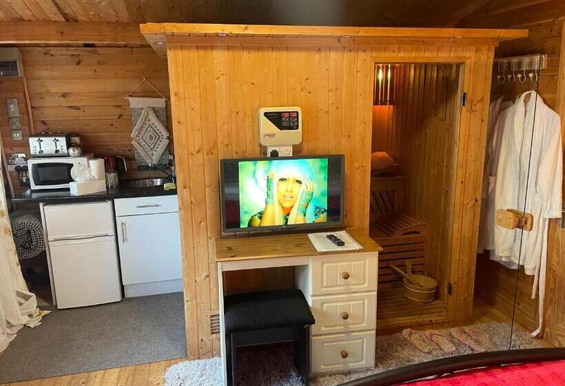 ベッドアンドブレックファースト Chalet Free Sauna & Spa Superking Bed