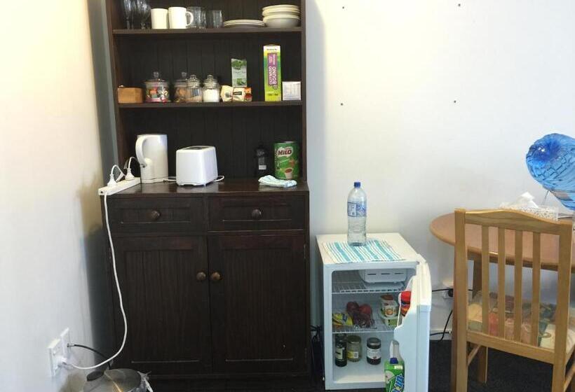 مبيت وإفطار K&r Orewa Homestay