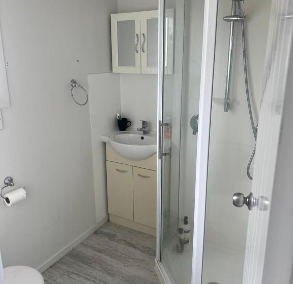 مبيت وإفطار K&r Orewa Homestay