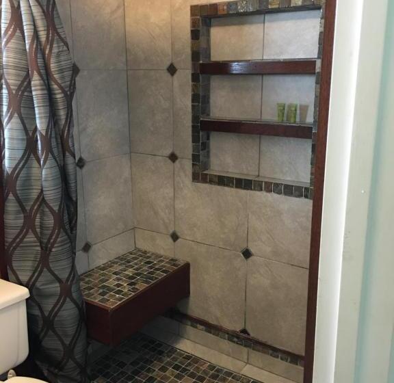 مبيت وإفطار Marjorie S Kauai Inn