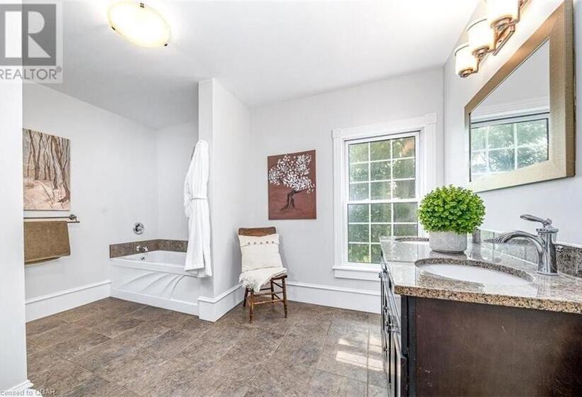 住宿加早餐  Runaway Bay Guest House