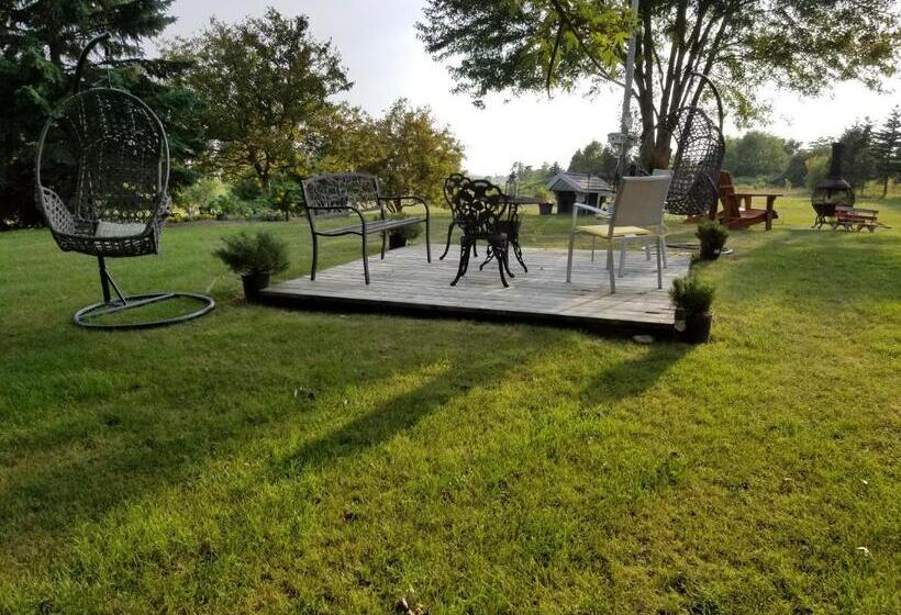 مبيت وإفطار Runaway Bay Guest House