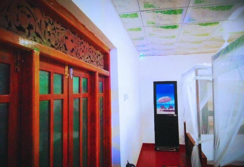 Bed and Breakfast Tharurashmi Sea Pond Villa & Surf Hostel   Hiriketiya