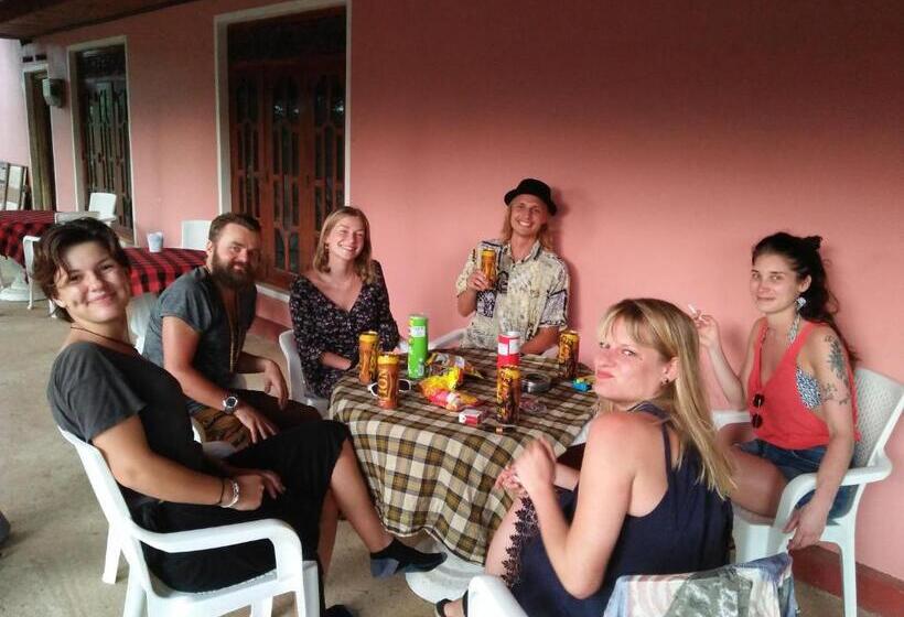 Bed and Breakfast Tharurashmi Sea Pond Villa & Surf Hostel   Hiriketiya