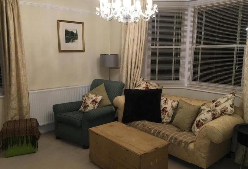 ベッドアンドブレックファースト Tranquil, Luxurious Double Bedroom, En Suite, Cosy Private Lounge, Woodburner & Your Own Front Door